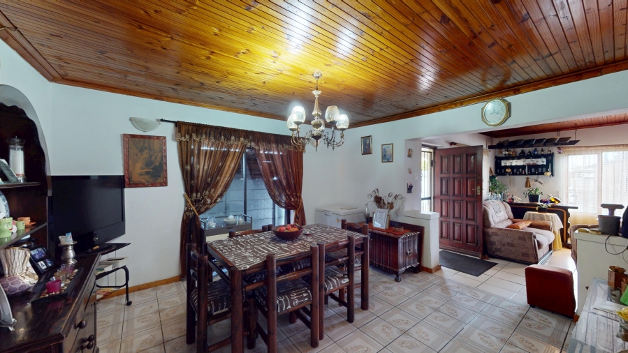 4 Bedroom Property for Sale in Gustrouw Western Cape